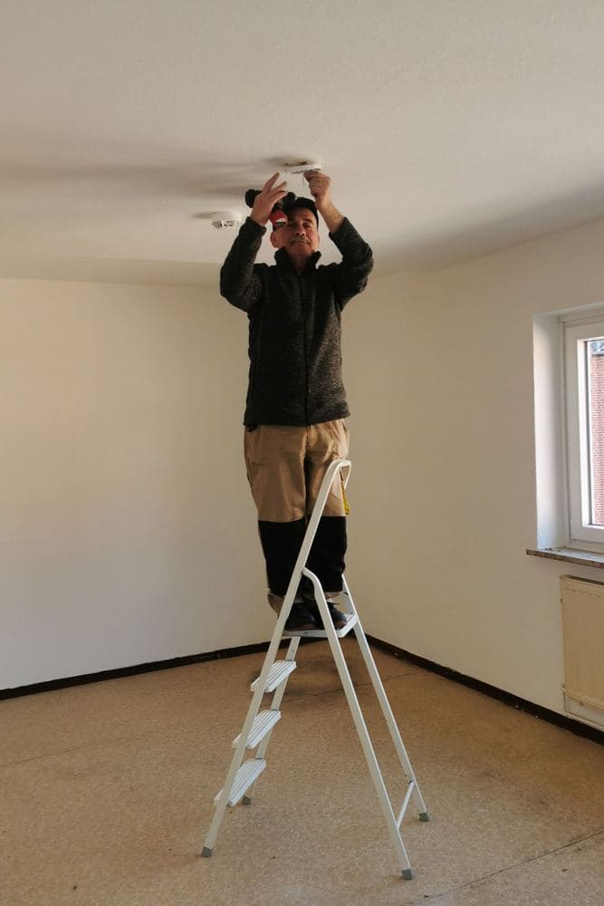 Fitting a ceiling light