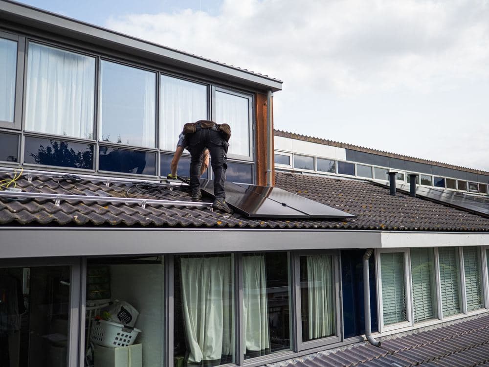 Fitting solar panels